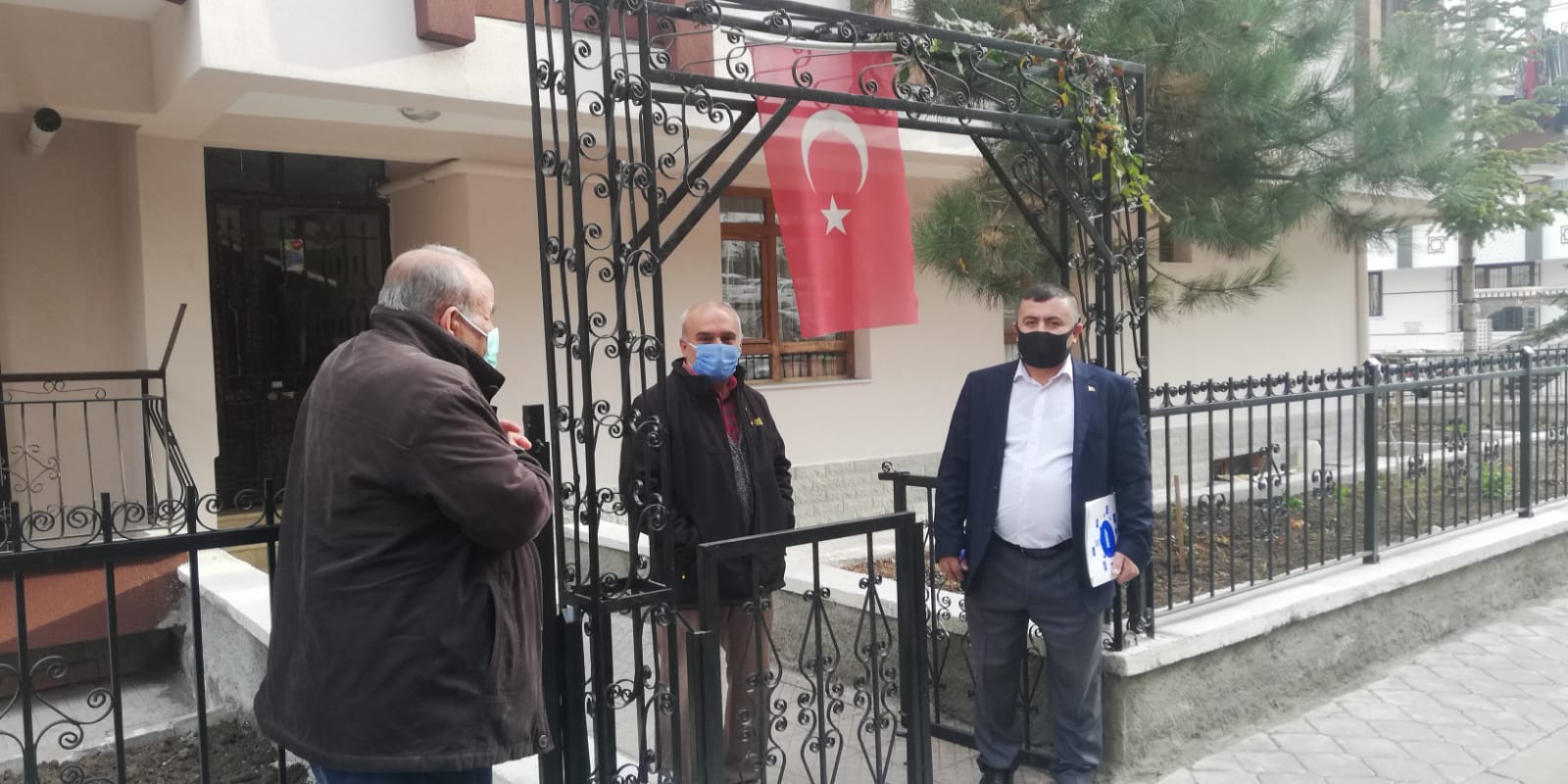 Ak Parti Keçiören İlçe Baskanlığı sokağa çıkma yasağı da Keçiören halkının hizmetinde.